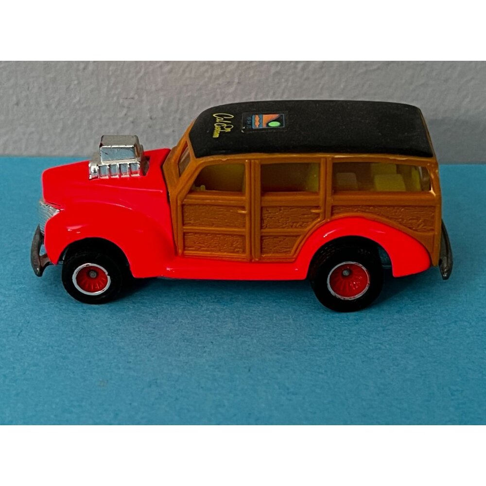 Hot Wheels California Customs '40s Woodie Bright Pink Real Riders Die Cast